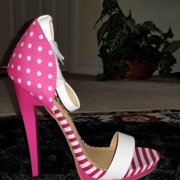 Heels - Picture 4 of 7